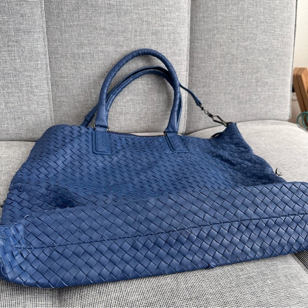 Bottega Veneta Intrecciato Convertible Tote Bag Large Blue Leather Zip Closure - Picture 5 of 12